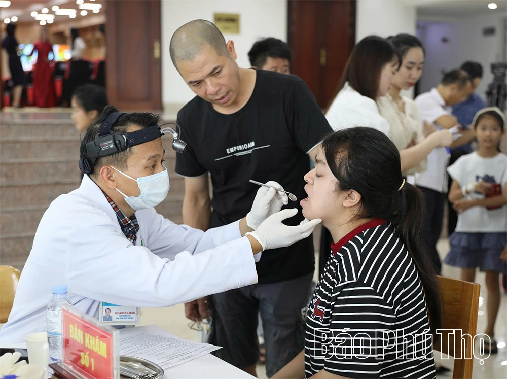 Trên 120 trẻ em được khám miễn phí các bệnh lý răng hàm mặt và dị tật bẩm sinh vùng hàm mặt
