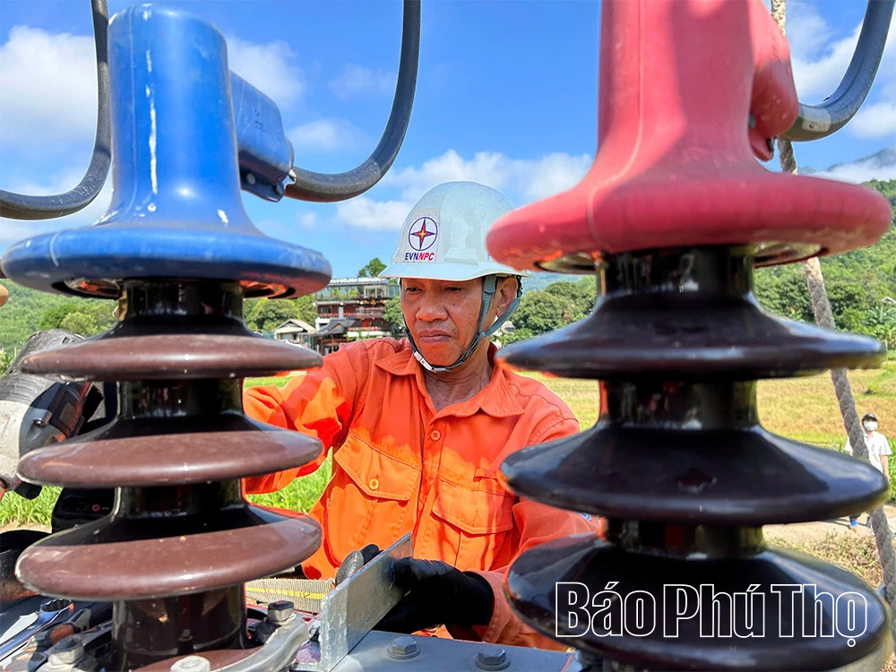 Điện lực Phú Thọ đảm bảo an toàn lưới điện mùa mưa bão