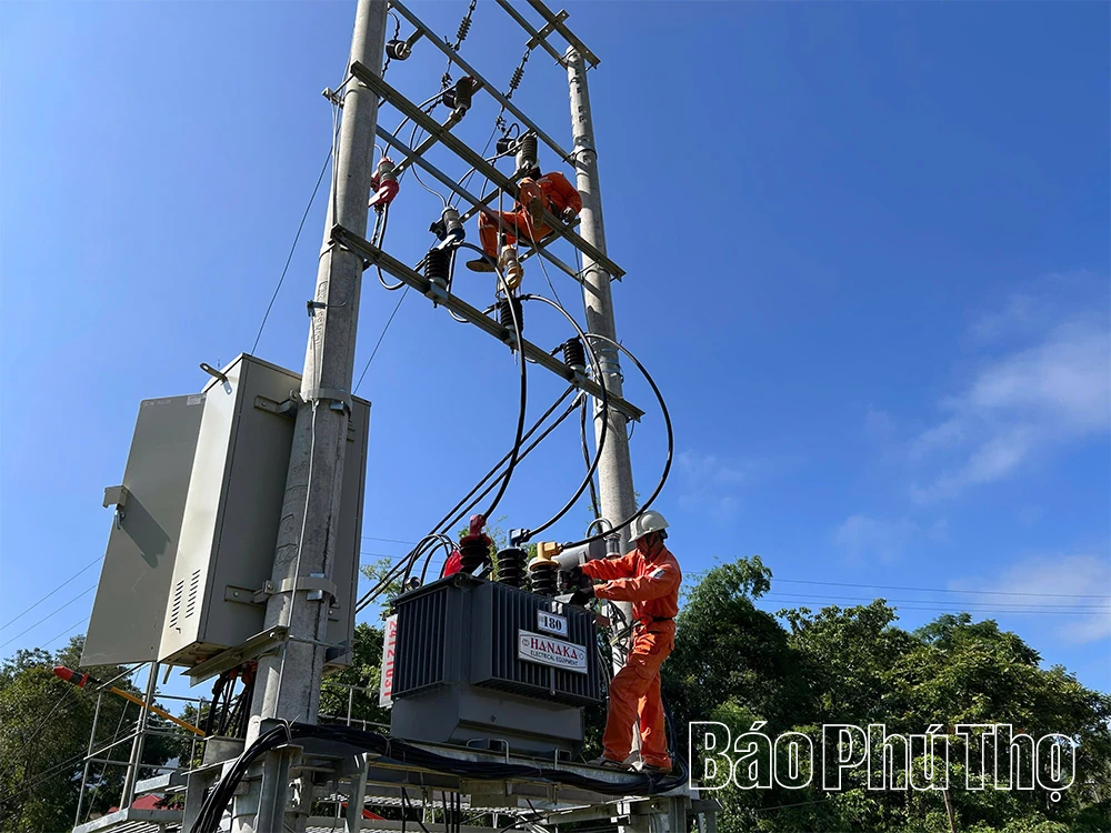 Điện lực Phú Thọ đảm bảo an toàn lưới điện mùa mưa bão