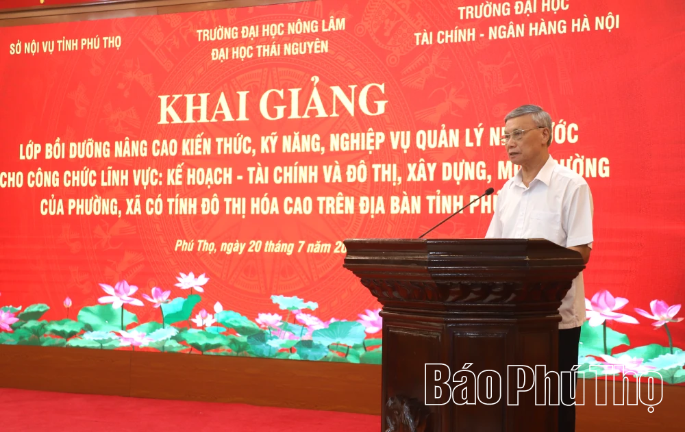 Khai giảng lớp bồi dưỡng nghiệp vụ quản lý nhà nước cho công chức 70 xã, phường có tính đô thị hóa cao