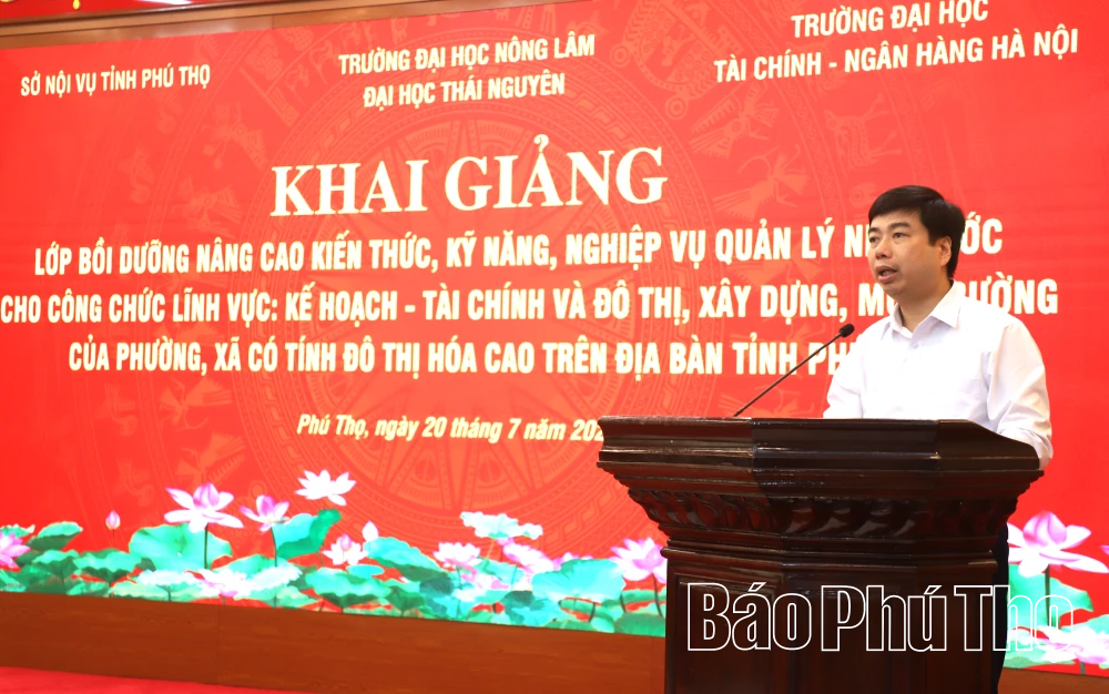Khai giảng lớp bồi dưỡng nghiệp vụ quản lý nhà nước cho công chức 70 xã, phường có tính đô thị hóa cao