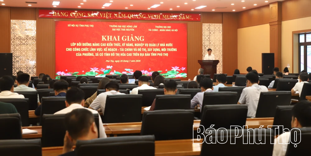 Khai giảng lớp bồi dưỡng nghiệp vụ quản lý nhà nước cho công chức 70 xã, phường có tính đô thị hóa cao