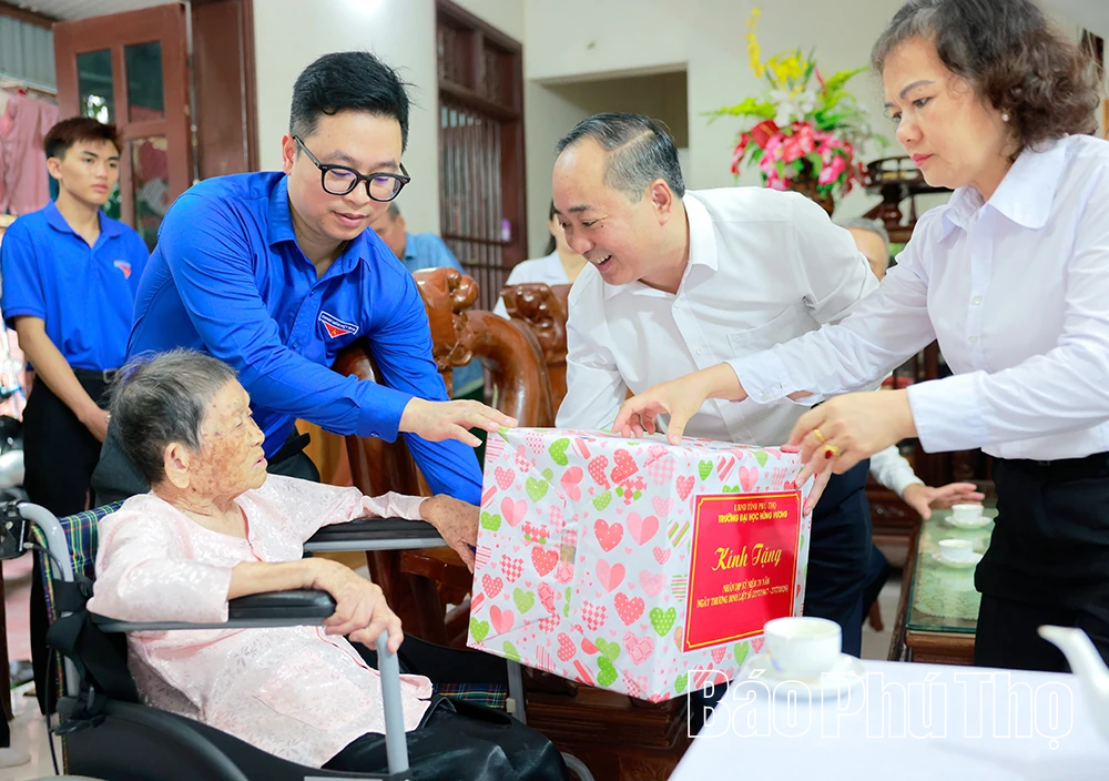 Trường Đại học Hùng Vương tổ chức các hoạt động tri ân Ngày Thương binh - Liệt sĩ
