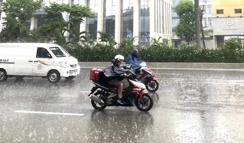 Thời tiết ngày 21/7: Bắc Bộ chiều tối và đêm có mưa rào, Trung Bộ ngày nắng nóng và nắng nóng gay gắt