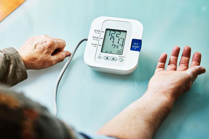 Người cao tuổi tăng huyết áp có dễ bị xuất huyết não?