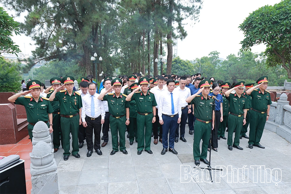 Viettel Phú Thọ dâng hương tri ân các Anh hùng liệt sĩ tại Nghĩa trang liệt sĩ An Thái