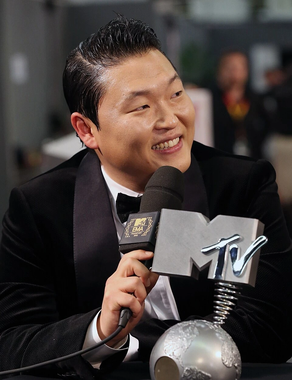 Gangnam Style lập kỳ tích 6 tỷ lượt xem, PSY vẫn là tượng đài YouTube của K-pop