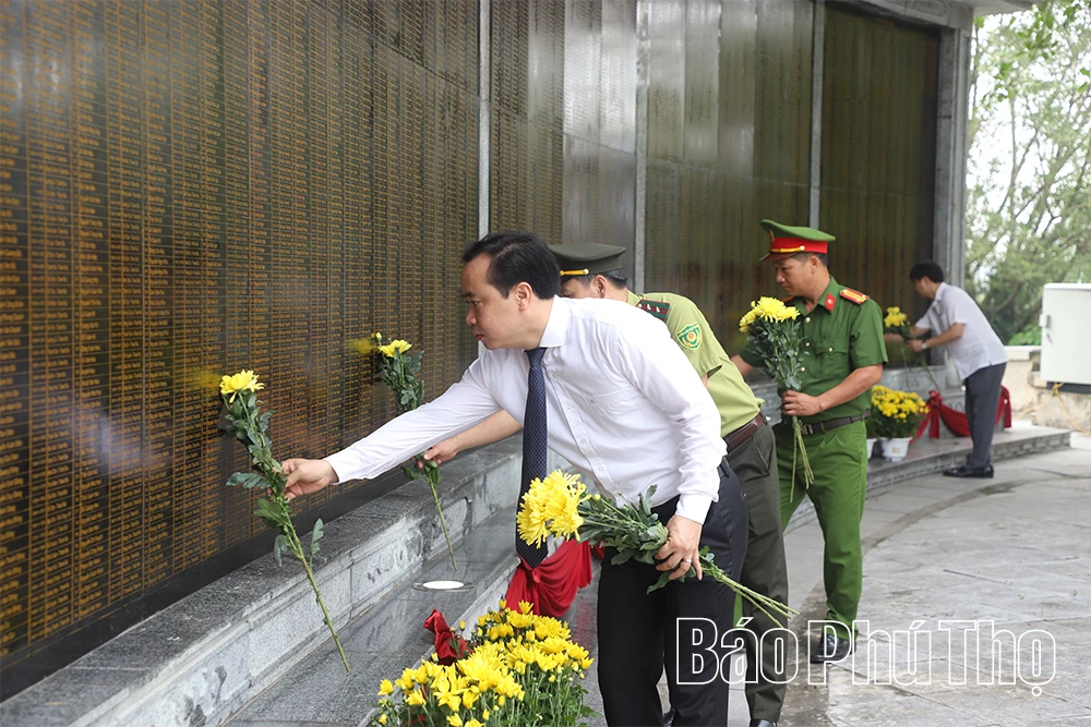 Khu di tích lịch sử Đền Hùng dâng hương tri ân các Anh hùng liệt sĩ
