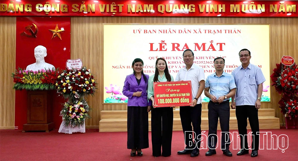 Gần 270 triệu đồng ủng hộ Quỹ khuyến học, khuyến tài xã Trạm Thản