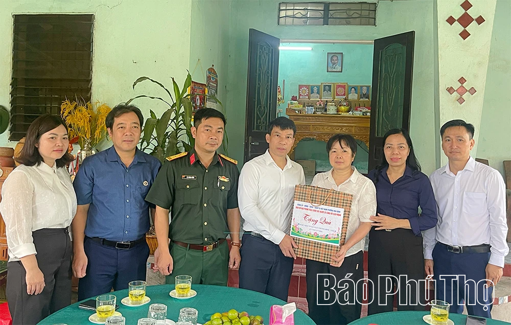 Thăm hỏi, tặng quà Mẹ Việt Nam Anh hùng