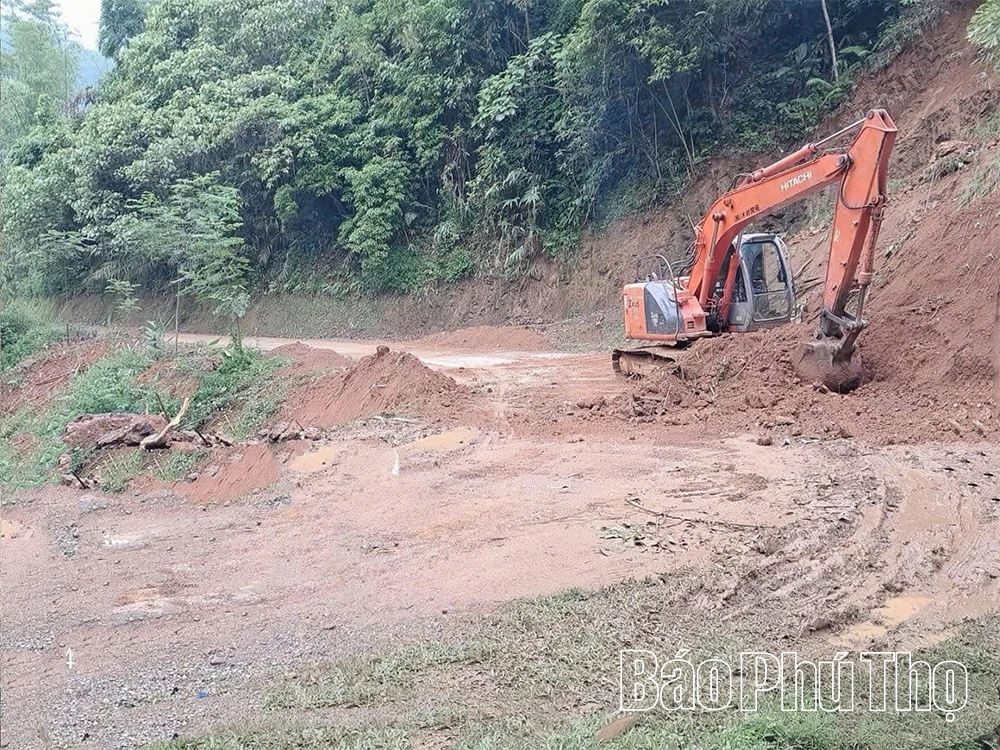 Giữ mạch đường giữa núi rừng