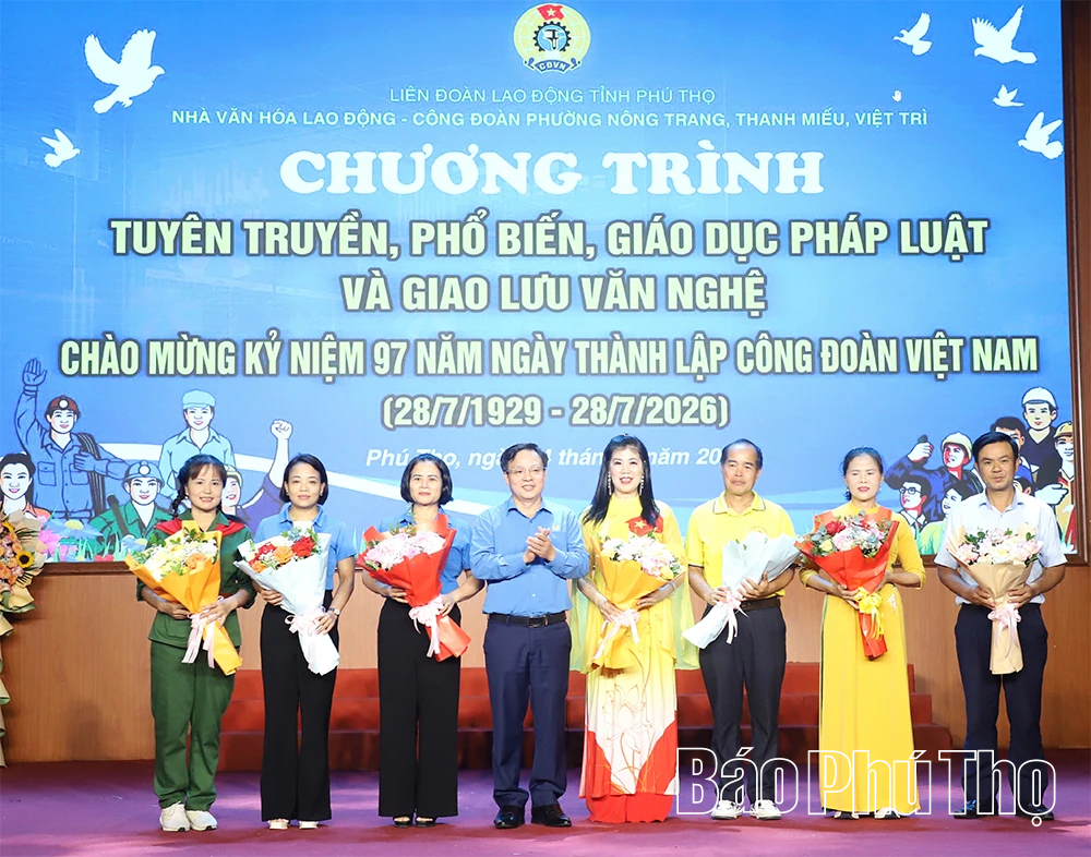 Nâng cao hiểu biết pháp luật, lan tỏa phong trào văn hóa trong đoàn viên, người lao động