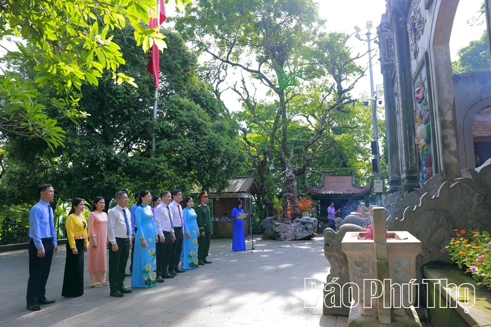 Hội Nhà báo tỉnh dâng hương tưởng niệm các Vua Hùng