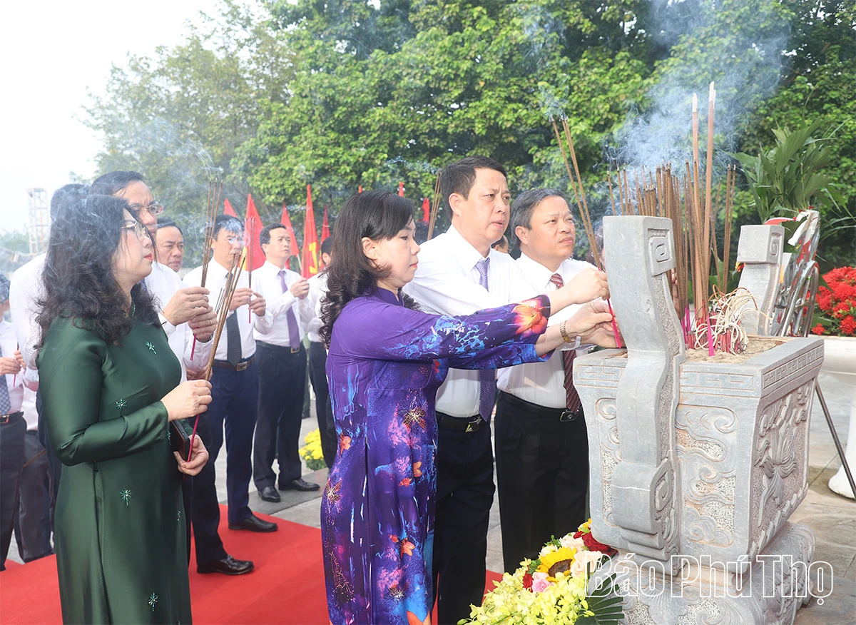 Lãnh đạo Tỉnh ủy, HĐND, UBND, Ủy ban MTTQ tỉnh dâng hương tưởng niệm các Anh hùng liệt sĩ