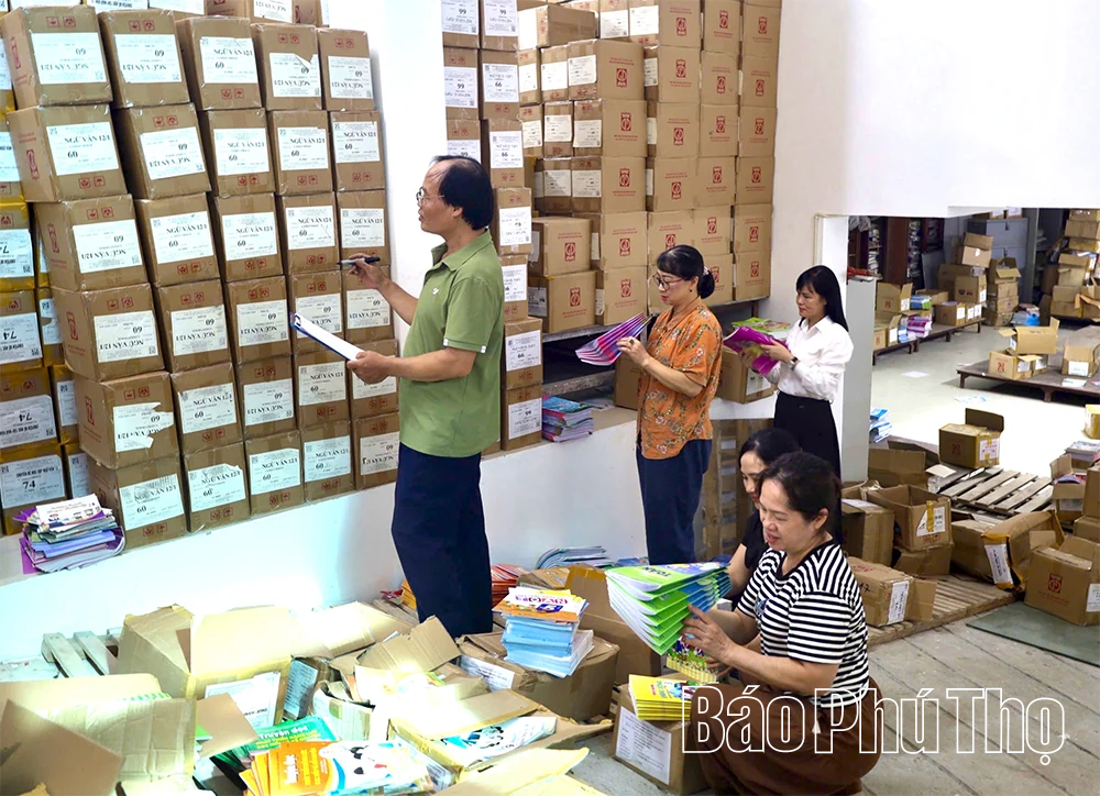 Bảo đảm đủ sách giáo khoa&nbsp;trước thềm năm học mới