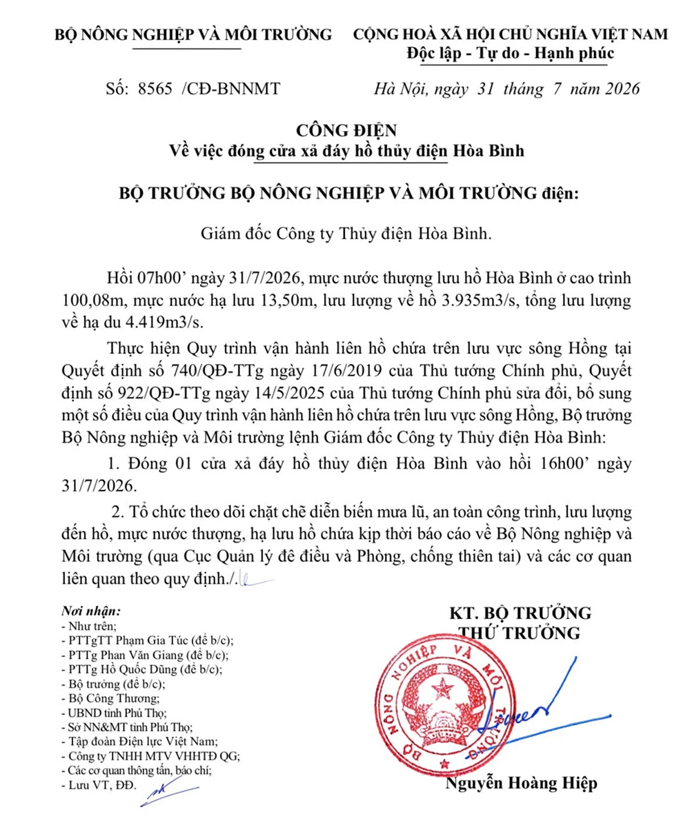 Đóng 1 cửa xả đáy hồ thủy điện Hòa Bình vào lúc 16 giờ chiều nay 31/7