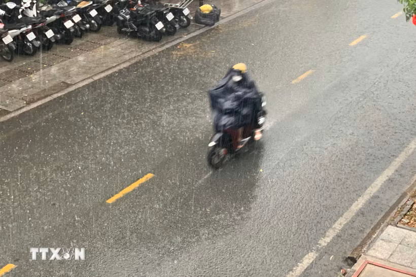 Thời tiết ngày 9/8: Bắc Bộ và Trung Bộ ngày nắng nóng, Nam Bộ có mưa dông