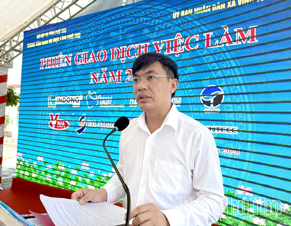 Phiên giao dịch việc làm tại xã Vĩnh Tường thu hút gần 300 người lao động đến tìm việc