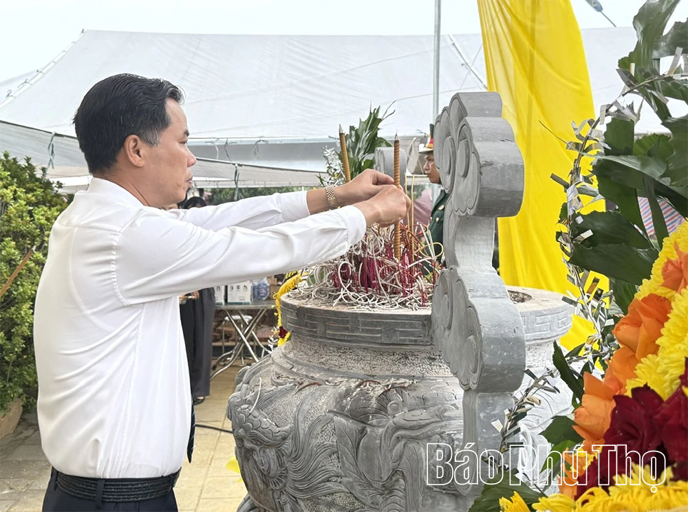 &nbsp;Xã Thanh Sơn lấy mẫu hài cốt liệt sĩ chưa xác định được thông tin