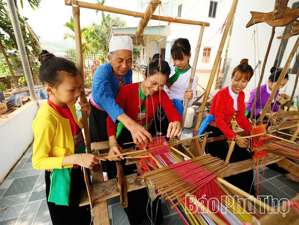 Nét đẹp nghề dệt thổ cẩm dân tộc Mường