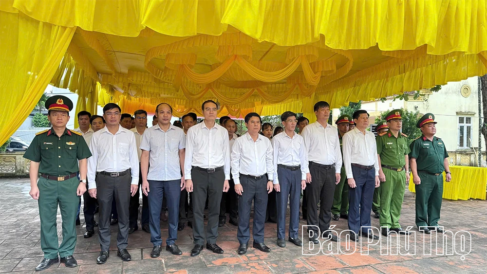Xã Vĩnh Tường lấy mẫu ADN 31 hài cốt liệt sĩ chưa xác định danh tính