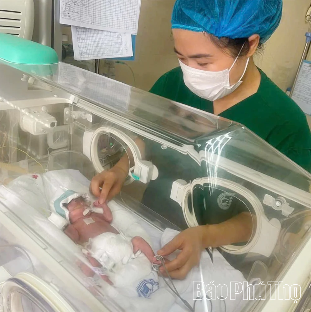 Cứu sống trẻ sinh cực non 25 tuần thai, nặng gần 700 gram