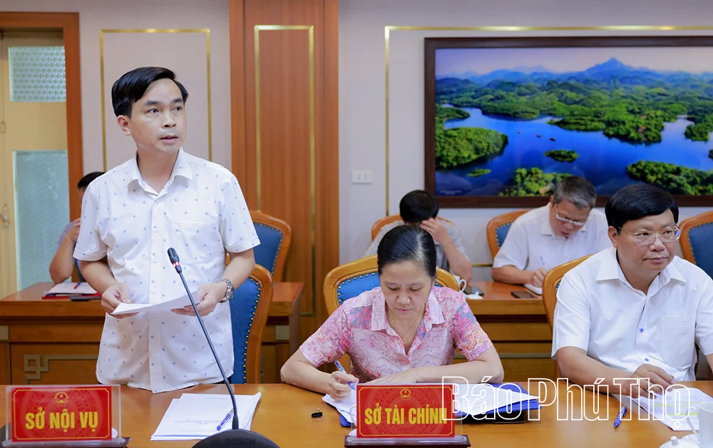 Phó Chủ tịch UBND tỉnh Nguyễn Khắc Hiếu nghe báo cáo Đề án an sinh xã hội