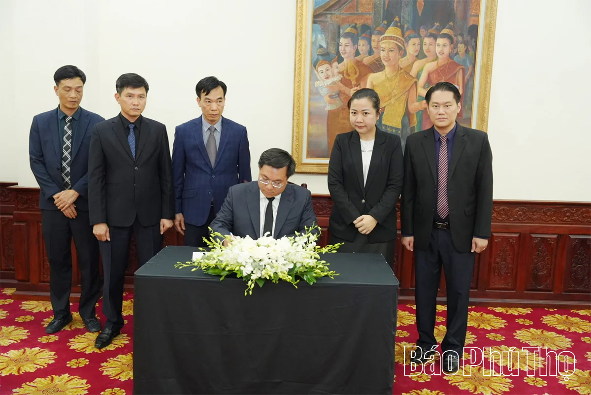 Lãnh đạo tỉnh Phú Thọ viếng Chủ tịch Quốc hội Lào
