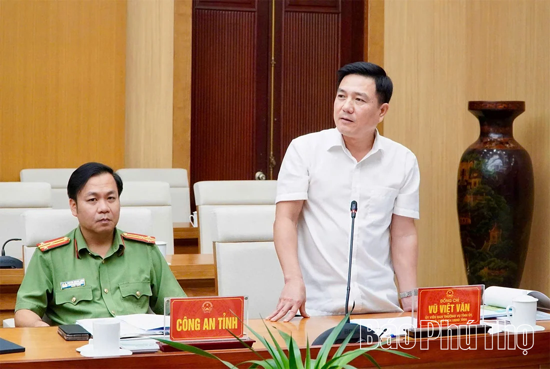 Chủ tịch UBND tỉnh Trần Duy Đông nghe báo cáo các đồ án quy hoạch phân khu