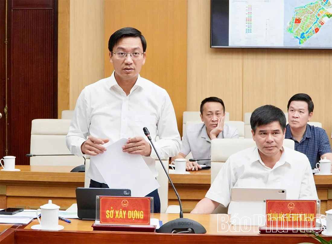 Chủ tịch UBND tỉnh Trần Duy Đông nghe báo cáo các đồ án quy hoạch phân khu