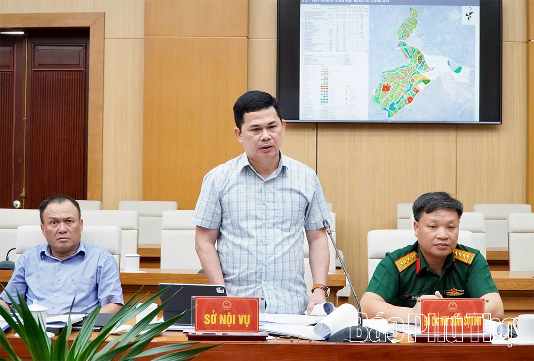 Chủ tịch UBND tỉnh Trần Duy Đông nghe báo cáo các đồ án quy hoạch phân khu