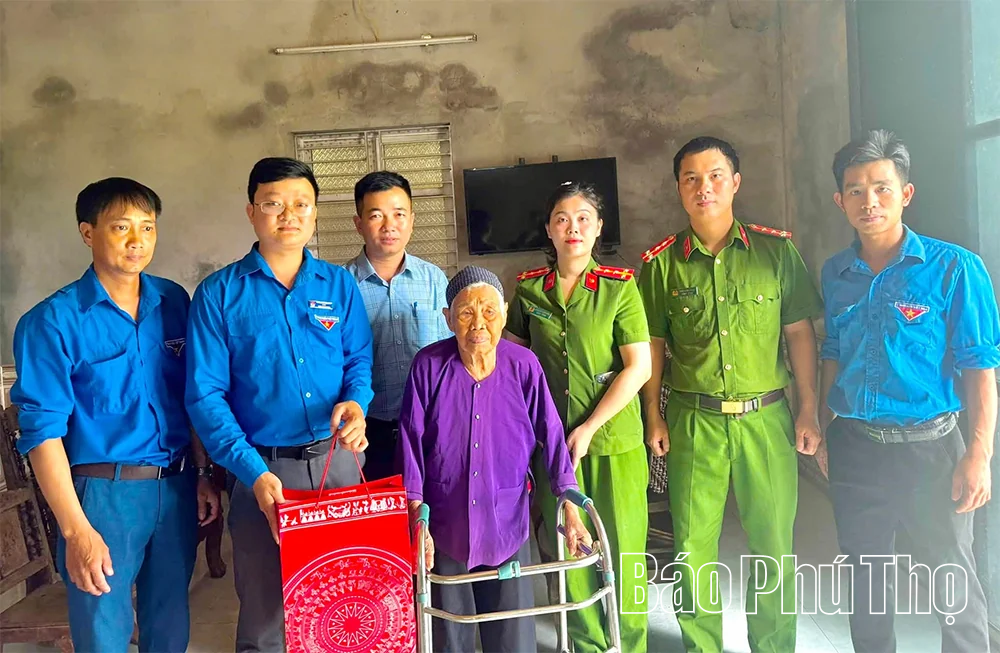 Dấu ấn tuổi trẻ trong mùa hè tình nguyện ở Dân Chủ