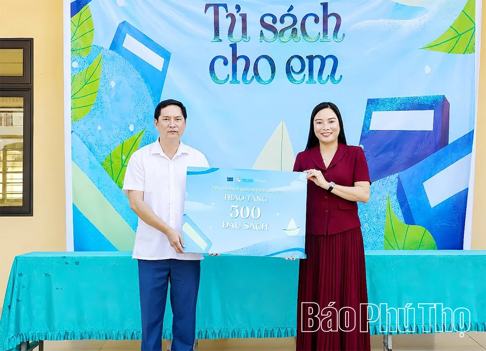 Trao tặng 1.000 đầu sách và 120 áo ấm cho học sinh xã Vân Sơn