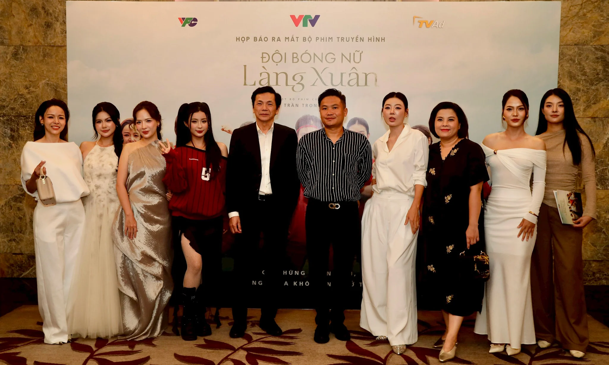 Gửi thông điệp yêu thương qua trái bóng lăn