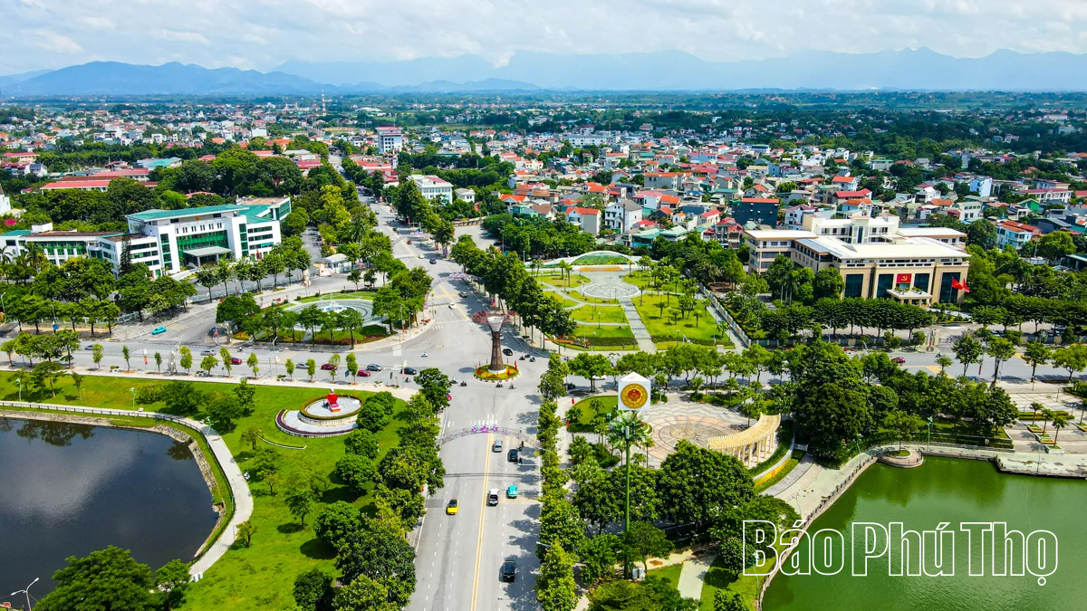 Đất Tổ rực sắc đỏ mừng Quốc khánh