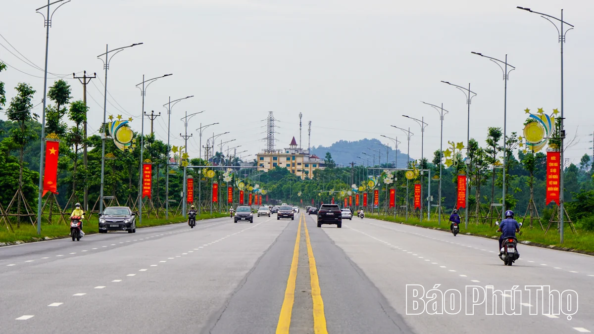 Đất Tổ rực sắc đỏ mừng Quốc khánh