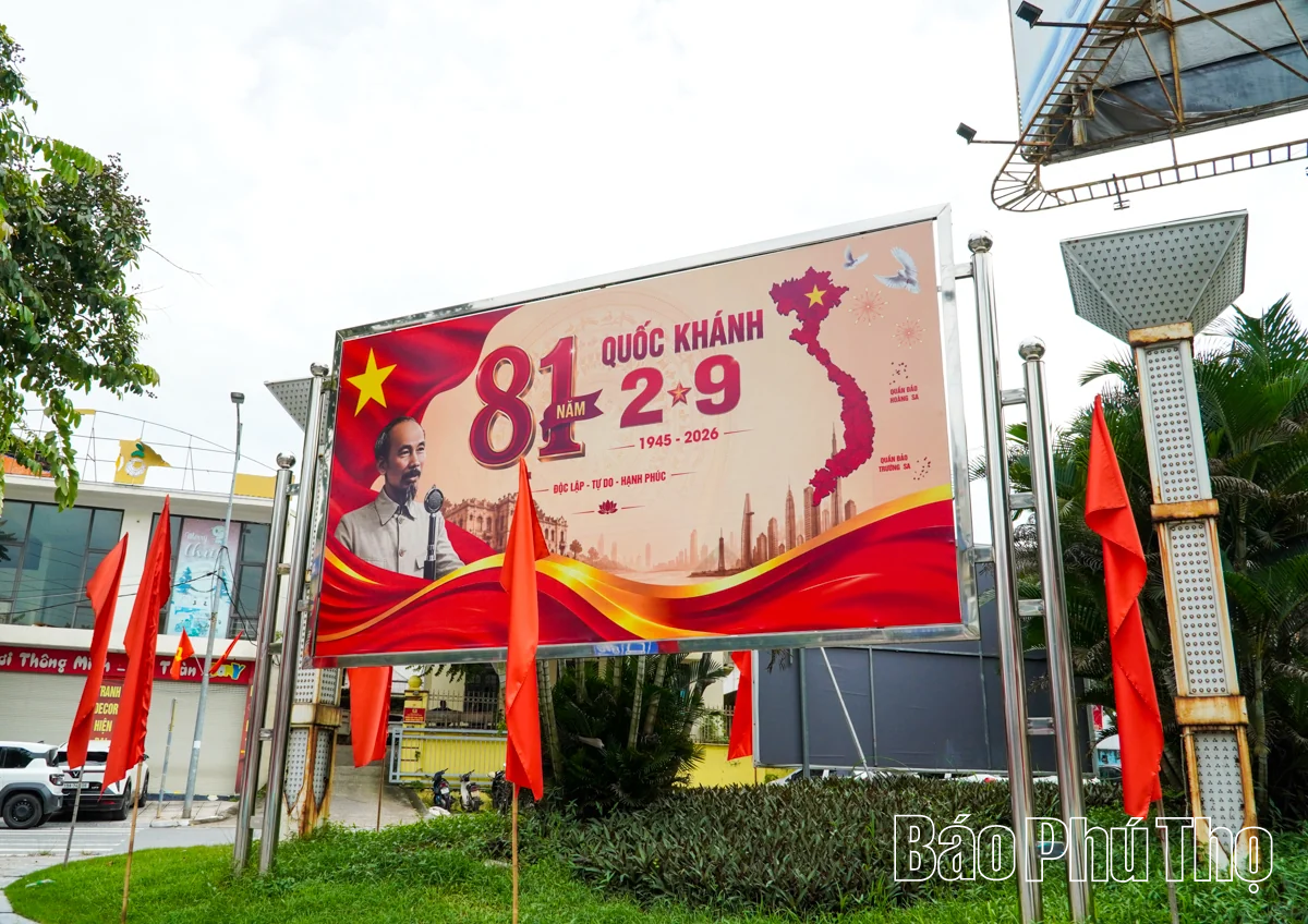 Đất Tổ rực sắc đỏ mừng Quốc khánh