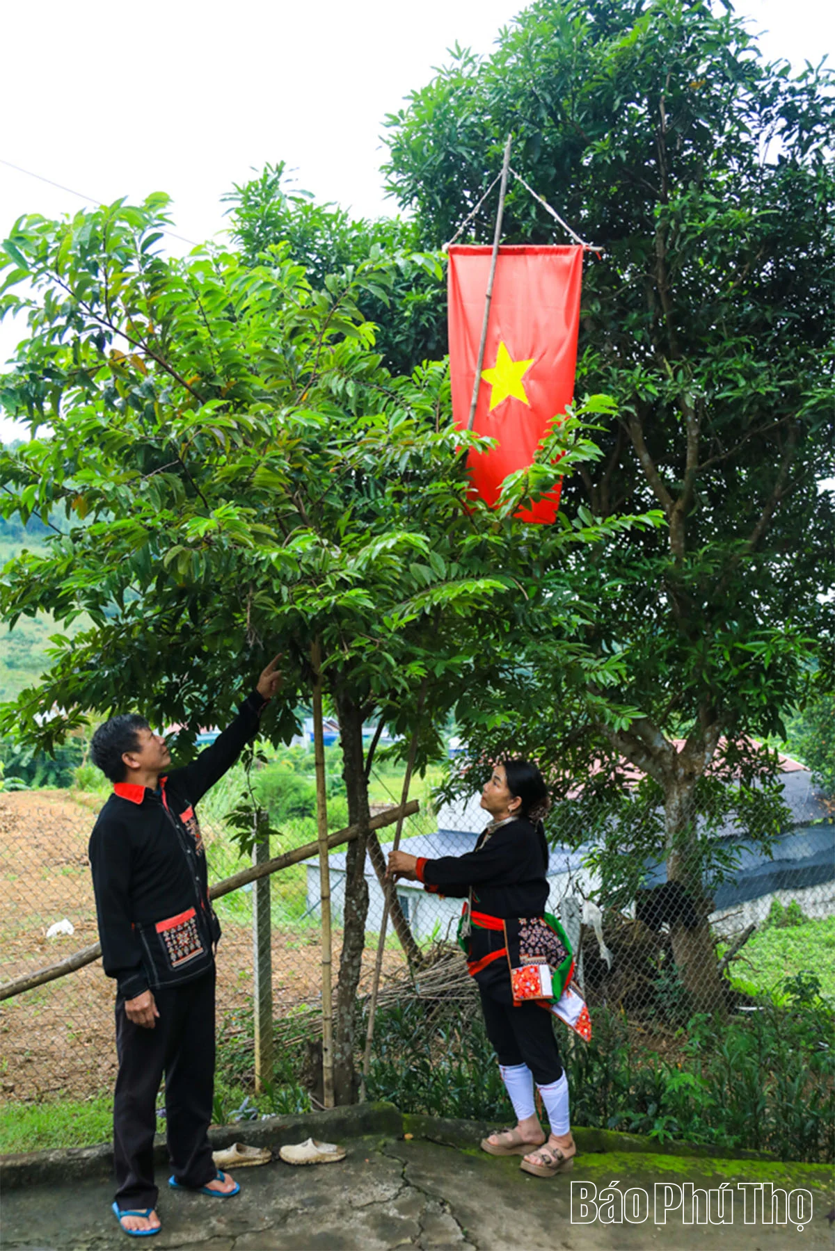 Đất Tổ rực sắc đỏ mừng Quốc khánh