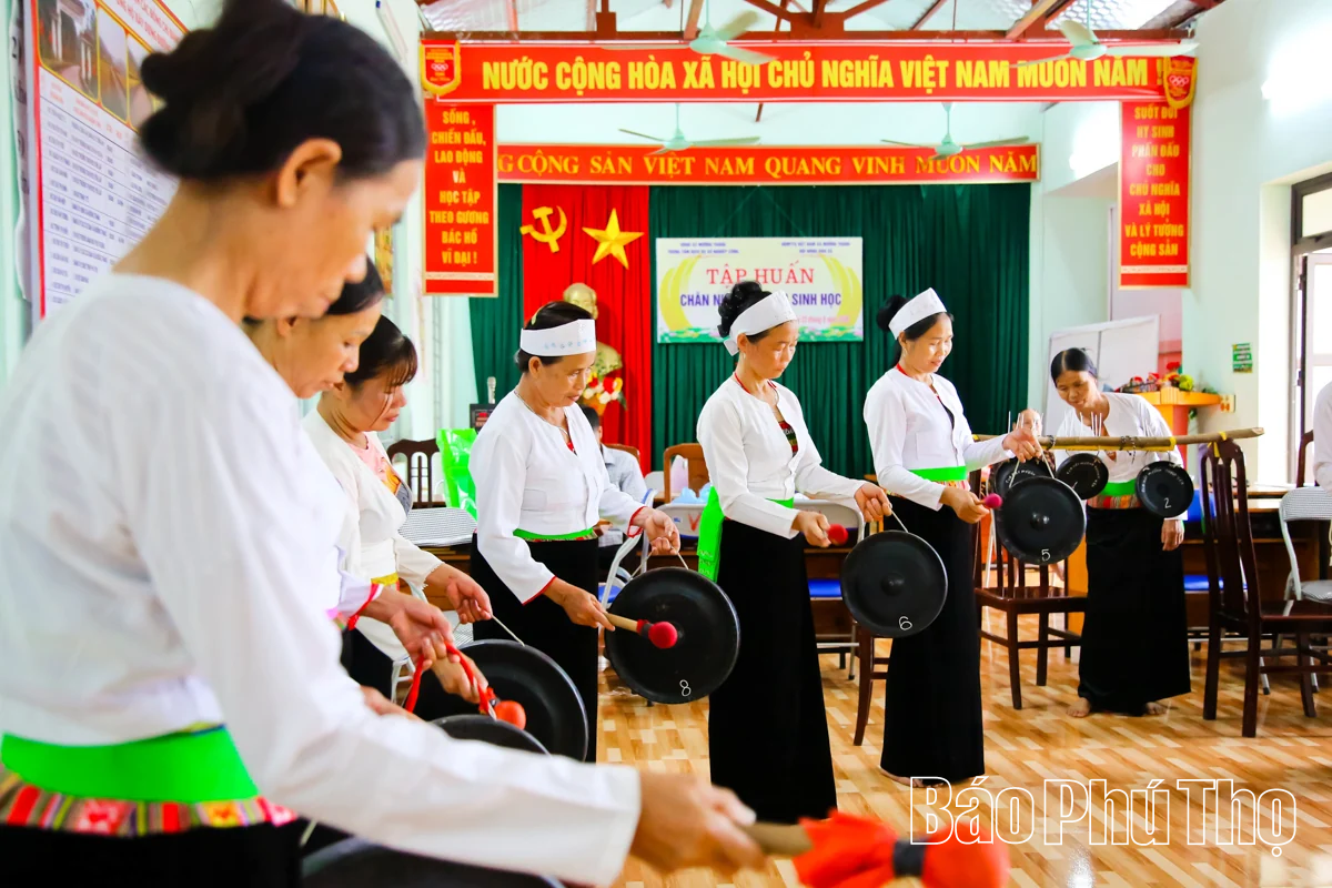 Đất Tổ rực sắc đỏ mừng Quốc khánh