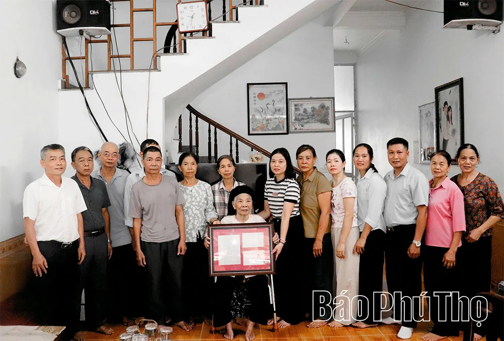 Phường Xuân Hòa: Trao trả kỷ vật chiến tranh của liệt sĩ Nguyễn Xuân Tài