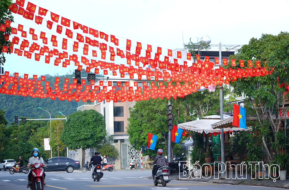 Tự hào màu cờ Tổ quốc trong ngày Quốc khánh