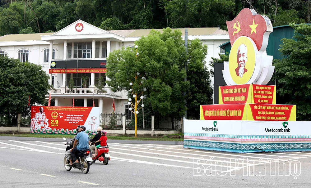 Tự hào màu cờ Tổ quốc trong ngày Quốc khánh