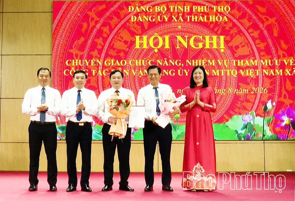 Xã Thái Hòa kỷ niệm 81 năm Cách mạng Tháng Tám và trao Huy hiệu Đảng đợt 2/9