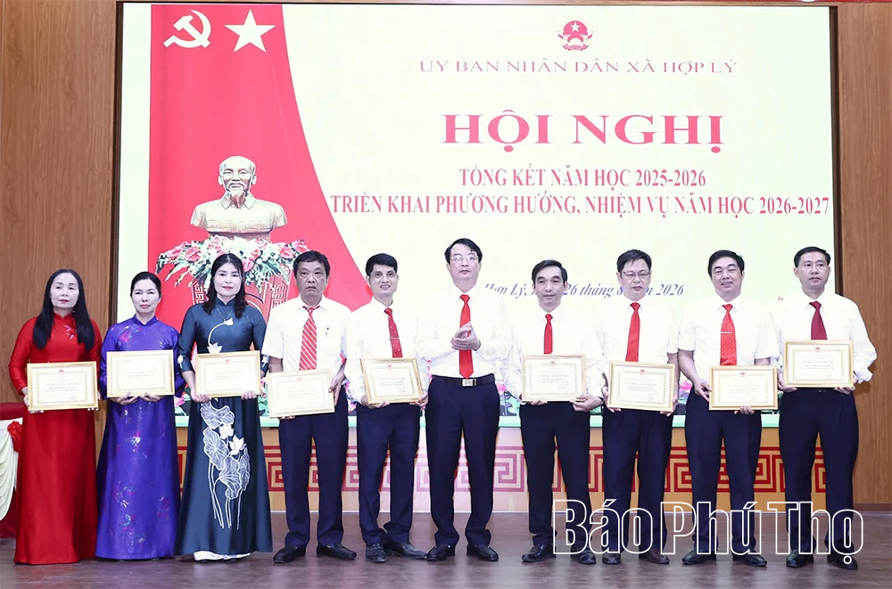 Xã Hợp Lý công bố các quyết định về tổ chức, cán bộ các cơ sở giáo dục công lập&nbsp;