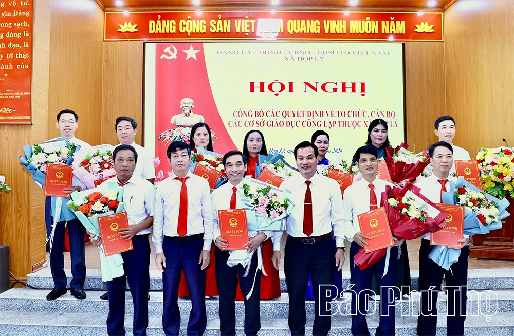Xã Hợp Lý công bố các quyết định về tổ chức, cán bộ các cơ sở giáo dục công lập&nbsp;