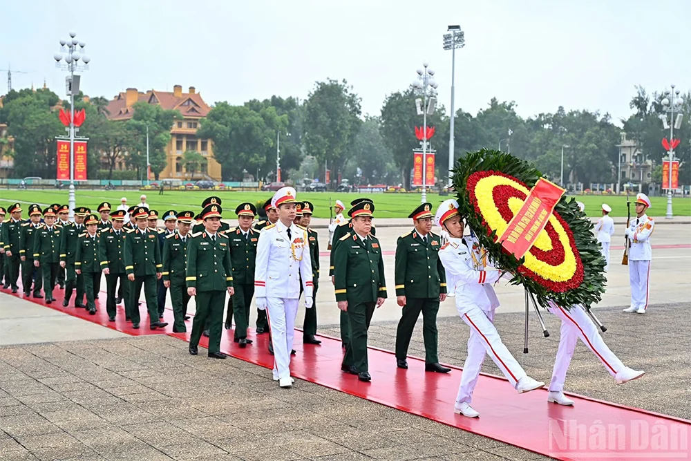 Các đồng chí lãnh đạo Đảng, Nhà nước vào Lăng viếng Chủ tịch Hồ Chí Minh nhân dịp 81 năm Quốc khánh
