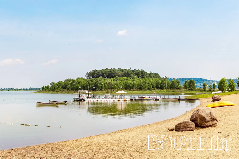 Những vùng đất chiến khu cách mạng vươn mình bứt phá