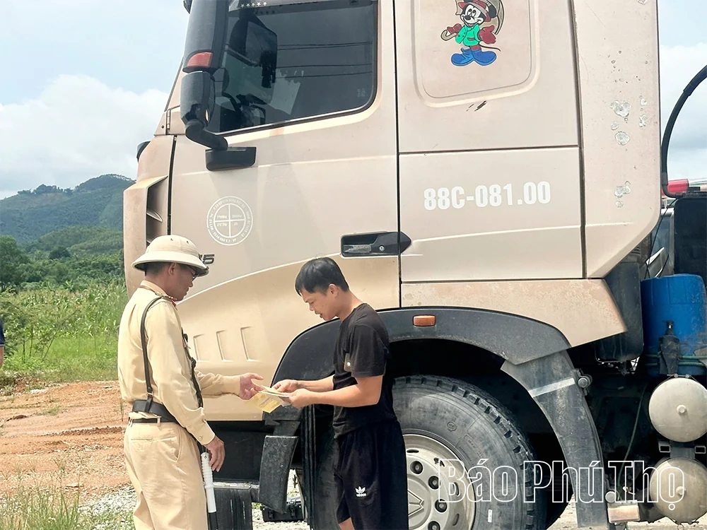 Đội Cảnh sát giao thông đường bộ số 3 xử lý 1.100 phương tiện vi phạm tải trọng&nbsp;