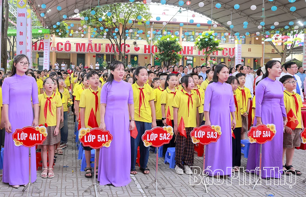 Rộn rã ngày khai trường trên quê hương đất Tổ