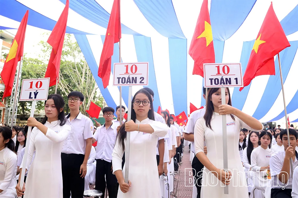 Rộn rã ngày khai trường trên quê hương đất Tổ